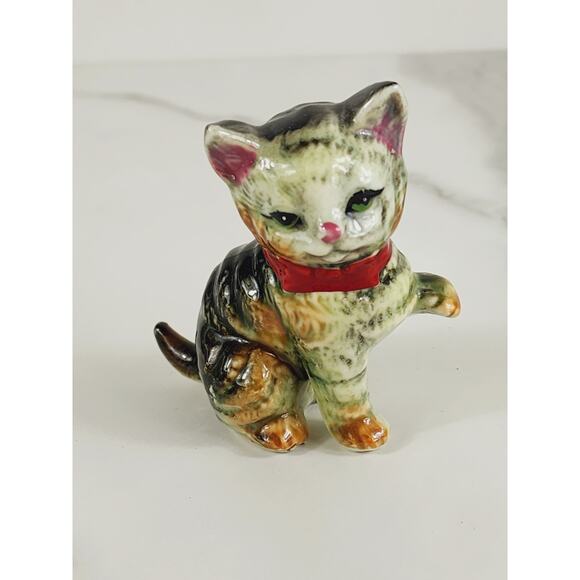Mini Cat Kitten Kitty w/ Red Bow Figurine Green Eyes Porcelain 3" Year 80's Vtg - Picture 9 of 12